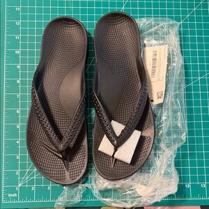 Arch Support Black Flip Flops with Textured Straps.